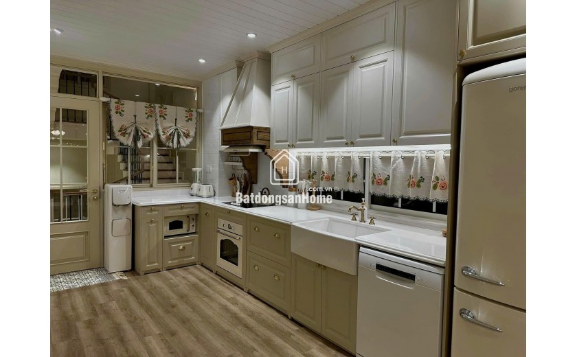 Siêu vị trí kinh doanh phố Tây Nha Trang – Nhà MT Nguyễn Thiện Thuật giá tốt